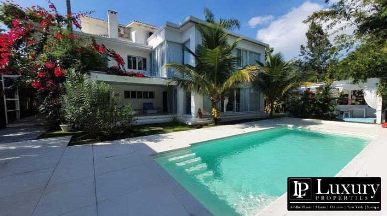 Casa com 7 Quartos à Venda,  em Praia Brava - Florianópolis
