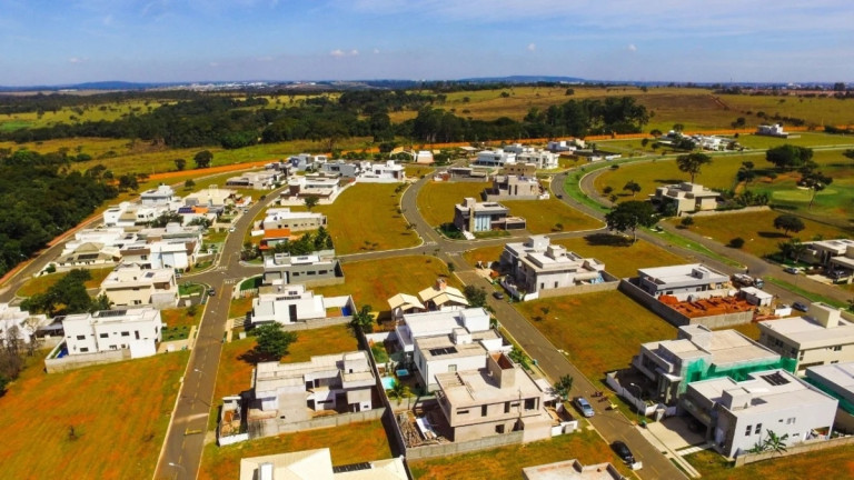 Imagem Casa com 4 Quartos à Venda, 339 m² em Residencial Goiânia Golfe Clube - Goiânia Imagem Casa com 4 Quartos à Venda, 339 m² em Residencial Goiânia Golfe Clube - Goiânia