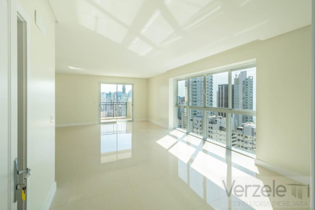 Imagem Apartamento com 4 Quartos à Venda, 146 m² em Centro - Balneário Camboriú Imagem Apartamento com 4 Quartos à Venda, 146 m² em Centro - Balneário Camboriú