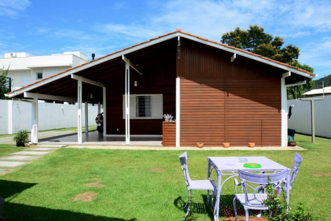 Imagem Casa com 4 Quartos à Venda, 400 m² em Lagoa Da Conceição - Florianópolis Imagem Casa com 4 Quartos à Venda, 400 m² em Lagoa Da Conceição - Florianópolis