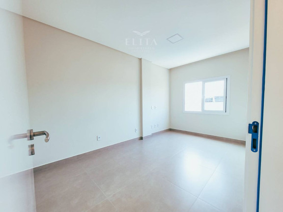 Imagem Sobrado com 3 Quartos à Venda, 131 m² em Centro - Barra Velha