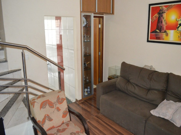 Imagem Casa com 2 Quartos à Venda, 90 m² em Industrial - Contagem