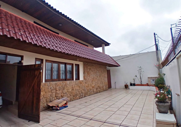 Imagem Sobrado com 9 Quartos à Venda, 456 m² em Cajuru - Curitiba