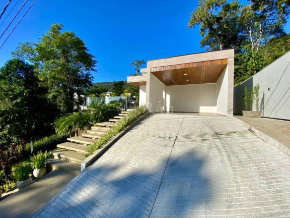 Imagem Sobrado com 4 Quartos à Venda, 432 m² em Barra - Balneário Camboriú Imagem Sobrado com 4 Quartos à Venda, 432 m² em Barra - Balneário Camboriú