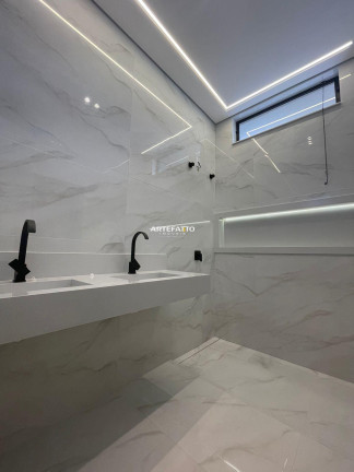 Imagem Casa com 3 Quartos à Venda, 232 m²