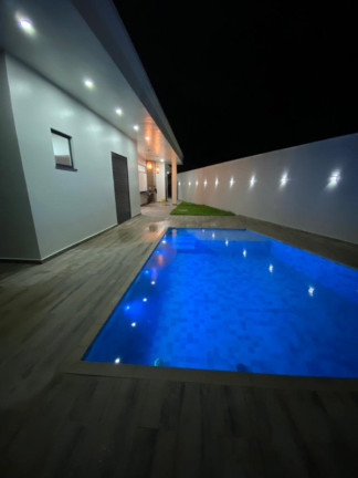 Imagem Imóvel com 3 Quartos à Venda, 300 m² em Ponta Negra - Manaus