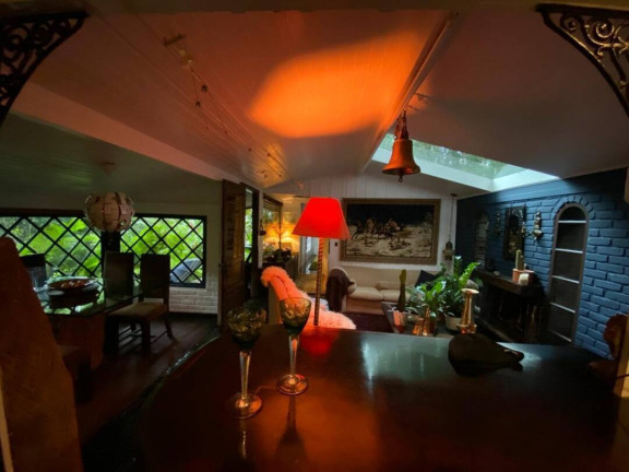 Imagem Casa com 2 Quartos à Venda, em Lagoa Da Conceição - Florianópolis Imagem Casa com 2 Quartos à Venda, em Lagoa Da Conceição - Florianópolis