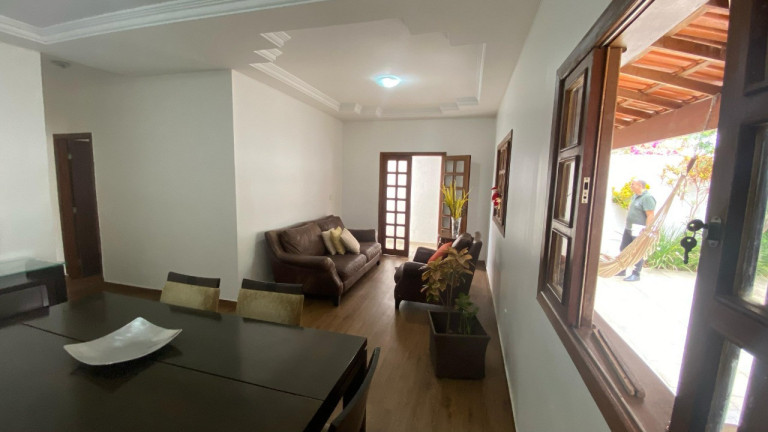 Imagem Casa com 6 Quartos à Venda, 300 m² em Cândida Câmara - Montes Claros