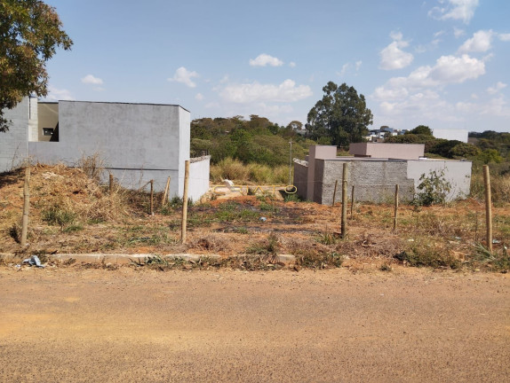 Terreno à Venda, 200 m² em Jardim Itália - Anápolis