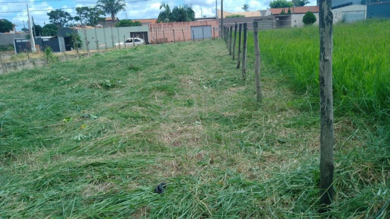 Imagem Terreno à Venda, 460 m² em Cidade Jardim - Araraquara Imagem Terreno à Venda, 460 m² em Cidade Jardim - Araraquara