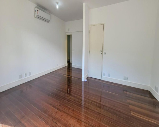 Imagem Imóvel com 3 Quartos à Venda, 150 m² em Ipanema - Rio De Janeiro Imagem Imóvel com 3 Quartos à Venda, 150 m² em Ipanema - Rio De Janeiro