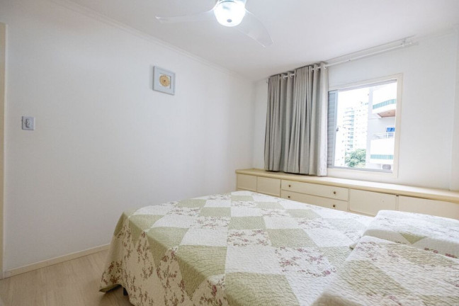 Imagem Apartamento com 2 Quartos à Venda, 74 m² em Centro - Florianópolis