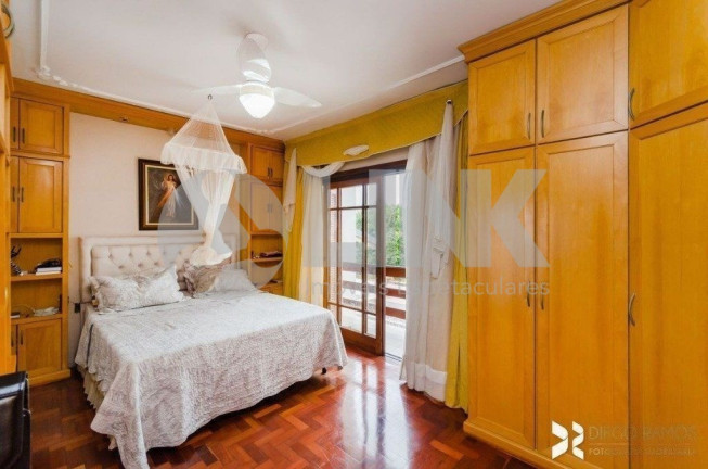 Imagem Casa com 4 Quartos à Venda, 245 m² em Jardim Itu - Porto Alegre Imagem Casa com 4 Quartos à Venda, 245 m² em Jardim Itu - Porto Alegre