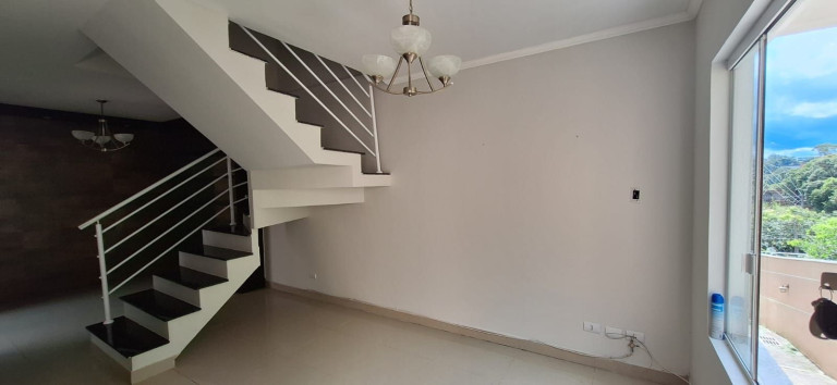 Imagem Casa com 3 Quartos à Venda, 123 m² em Vista Alegre - Curitiba