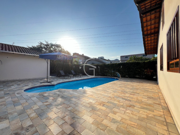 Imagem Casa com 3 Quartos à Venda, em Glória - Joinville Imagem Casa com 3 Quartos à Venda, em Glória - Joinville