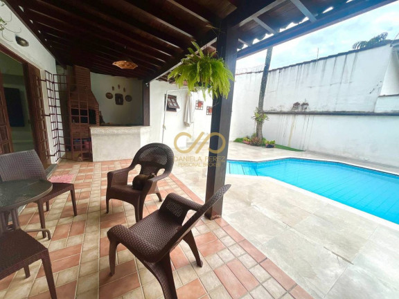 Imagem Casa com 4 Quartos à Venda, 300 m² em Canto Do Forte - Praia Grande Imagem Casa com 4 Quartos à Venda, 300 m² em Canto Do Forte - Praia Grande