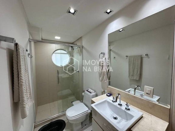 Imagem Apartamento com 4 Quartos para Temporada, 135 m² em Centro - Balneário Camboriú Imagem Apartamento com 4 Quartos para Temporada, 135 m² em Centro - Balneário Camboriú