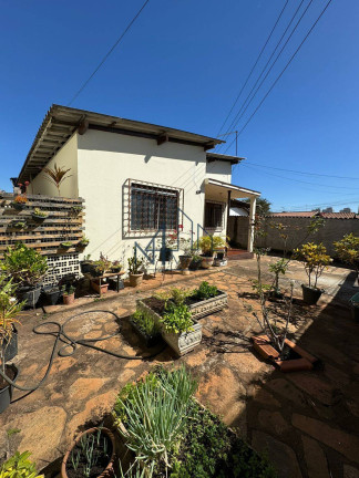 Imagem Casa com 3 Quartos à Venda, 429 m² em Setor Coimbra - Goiânia