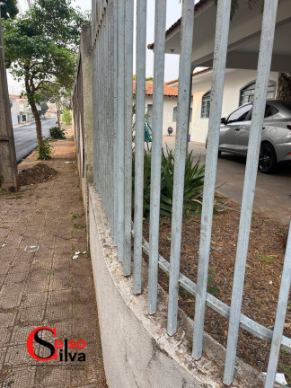 Imagem Casa com 3 Quartos à Venda, 360 m² em Maringá