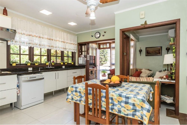 Imagem Casa com 4 Quartos à Venda, 525 m² em Jardim Sabará - Porto Alegre Imagem Casa com 4 Quartos à Venda, 525 m² em Jardim Sabará - Porto Alegre