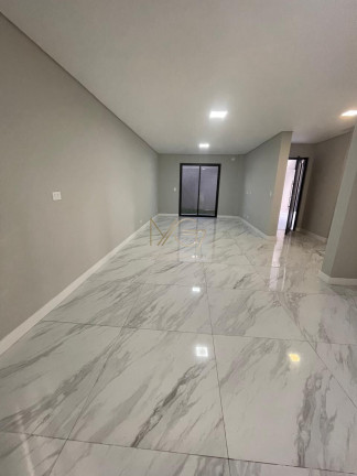 Imagem Sobrado com 3 Quartos à Venda, 152 m² em Xaxim - Curitiba