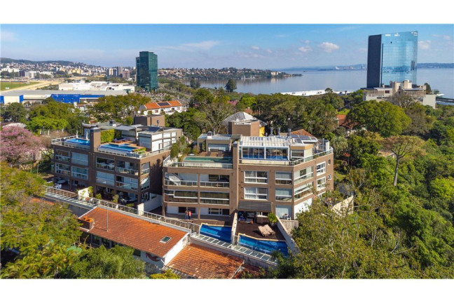Imóvel com 3 Quartos à Venda,  em Cristal - Porto Alegre