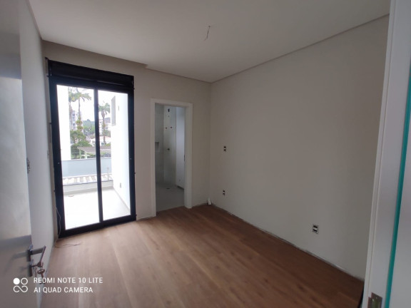 Imagem Imóvel com 3 Quartos à Venda, 184 m² em Saguaçu - Joinville