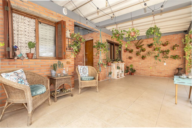 Imagem Casa com 4 Quartos à Venda, 250 m² em Três Figueiras - Porto Alegre Imagem Casa com 4 Quartos à Venda, 250 m² em Três Figueiras - Porto Alegre