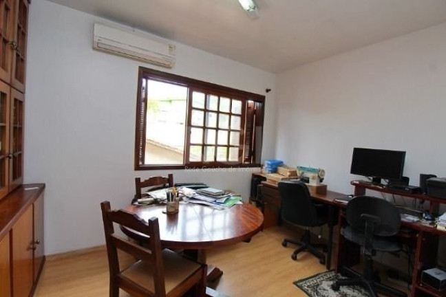 Imagem Casa com 3 Quartos à Venda,  em Tristeza - Porto Alegre