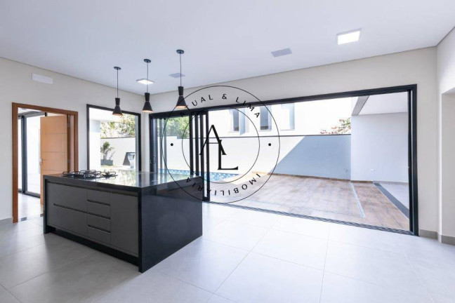 Imagem Casa de Condomínio com 3 Quartos à Venda, 235 m²