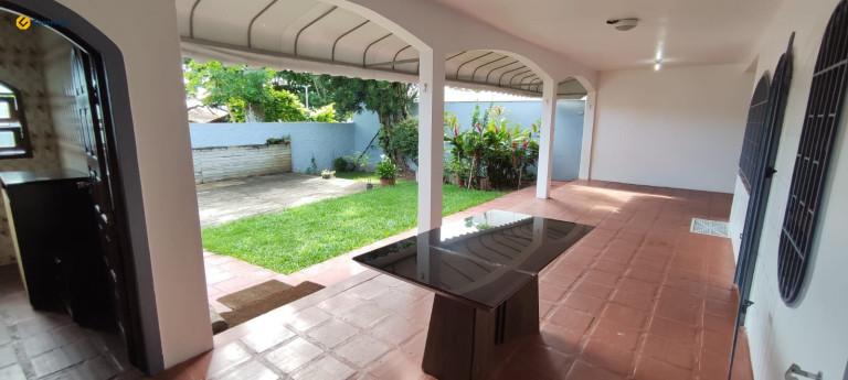 Imagem Casa com 4 Quartos à Venda, 300 m² em Coqueiros - Florianopolis
