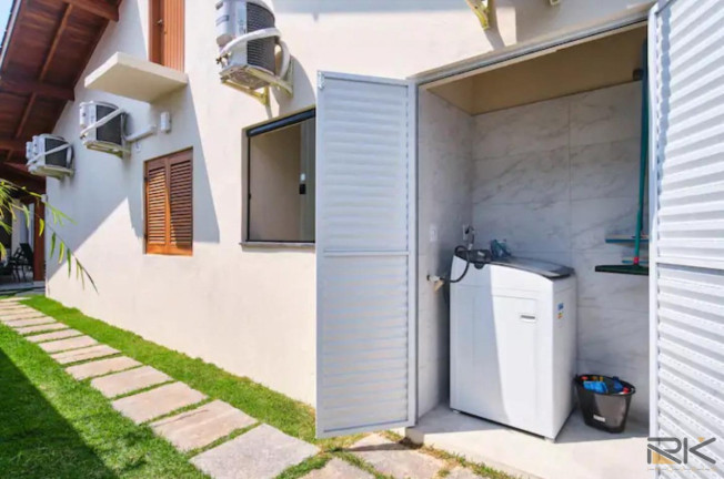 Imagem Casa com 3 Quartos à Venda, 185 m² em Itaguá - Ubatuba