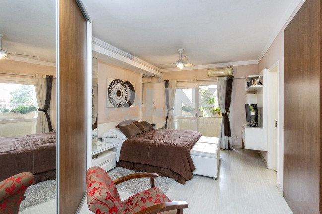 Imagem Casa com 3 Quartos à Venda, 285 m² em Jardim Itu - Porto Alegre Imagem Casa com 3 Quartos à Venda, 285 m² em Jardim Itu - Porto Alegre