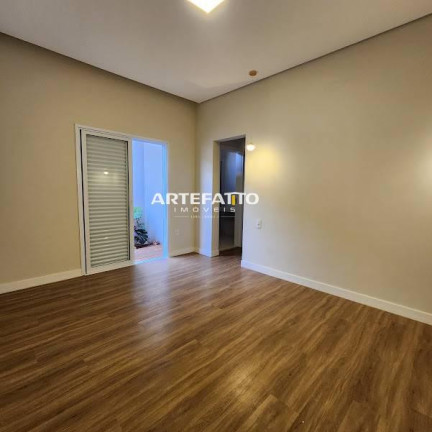 Imagem Casa com 4 Quartos à Venda, 244 m²