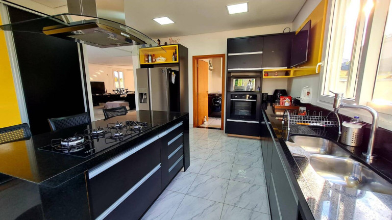 Imagem Casa com 5 Quartos à Venda, em Granja Viana - Carapicuíba Imagem Casa com 5 Quartos à Venda, em Granja Viana - Carapicuíba