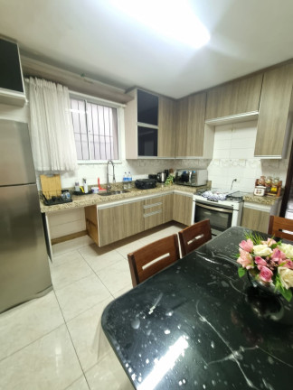 Imagem Casa com 3 Quartos à Venda, 204 m² em Piraporinha - Diadema