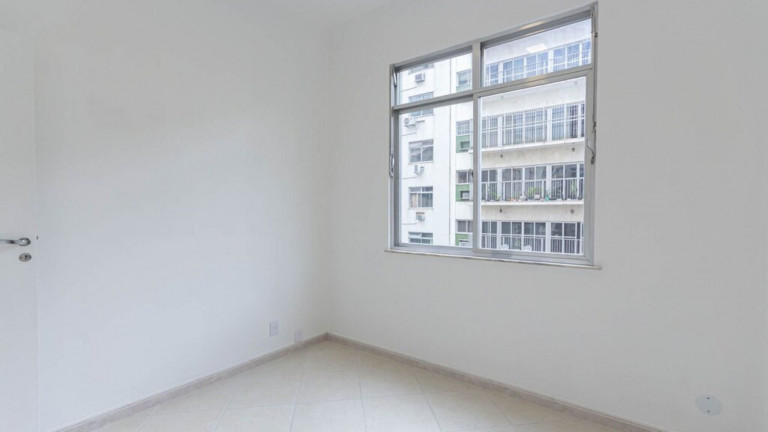 Imagem Imóvel com 3 Quartos à Venda, 82 m² em Copacabana - Rio De Janeiro Imagem Imóvel com 3 Quartos à Venda, 82 m² em Copacabana - Rio De Janeiro