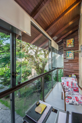 Imagem Casa com 4 Quartos à Venda, 240 m² em Jardim Itu - Porto Alegre Imagem Casa com 4 Quartos à Venda, 240 m² em Jardim Itu - Porto Alegre