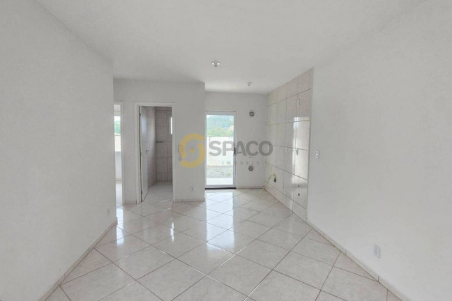 Casa com 2 Quartos para Alugar, 80 m² em Guaramirim