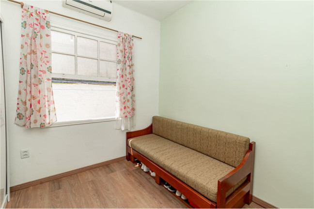 Imagem Casa com 3 Quartos à Venda, em Petrópolis - Porto Alegre Imagem Casa com 3 Quartos à Venda, em Petrópolis - Porto Alegre