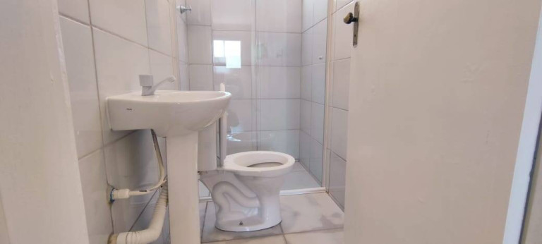 Imagem Apartamento com 2 Quartos à Venda,  em Lopes De Oliveira - Sorocaba
