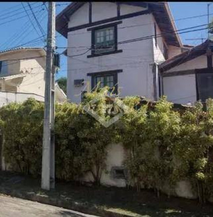 Casa com 3 Quartos à Venda, 360 m² em Piratininga - Niterói