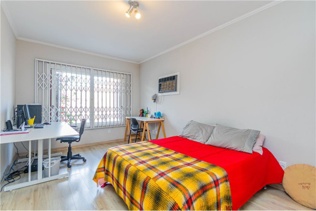 Imagem Casa com 4 Quartos à Venda, 360 m² em Menino Deus - Porto Alegre