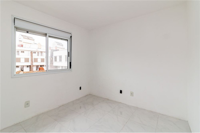 Imagem Casa com 3 Quartos à Venda, em Jardim Itu - Porto Alegre Imagem Casa com 3 Quartos à Venda, em Jardim Itu - Porto Alegre