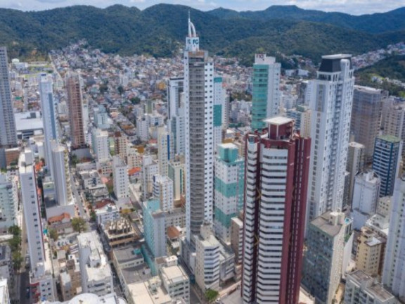 Imagem Imóvel com 4 Quartos à Venda, 132 m² em Centro - Balneário Camboriú Imagem Imóvel com 4 Quartos à Venda, 132 m² em Centro - Balneário Camboriú