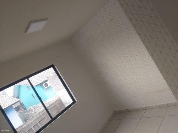 Imagem Casa com 2 Quartos à Venda, em Jardim Maria Celina - Londrina Imagem Casa com 2 Quartos à Venda, em Jardim Maria Celina - Londrina