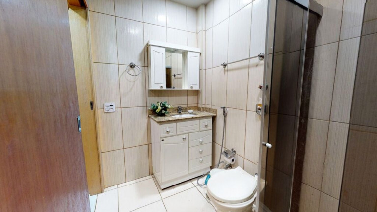Imagem Imóvel com 2 Quartos à Venda, 65 m² em Copacabana - Rio De Janeiro Imagem Imóvel com 2 Quartos à Venda, 65 m² em Copacabana - Rio De Janeiro
