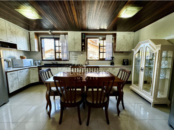 Imagem Casa com 3 Quartos à Venda, 200 m² em Centro - Catanduvas Imagem Casa com 3 Quartos à Venda, 200 m² em Centro - Catanduvas