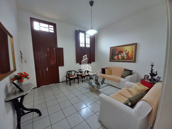 Imagem Casa com 4 Quartos à Venda, 202 m² em Centro - Fortaleza Imagem Casa com 4 Quartos à Venda, 202 m² em Centro - Fortaleza