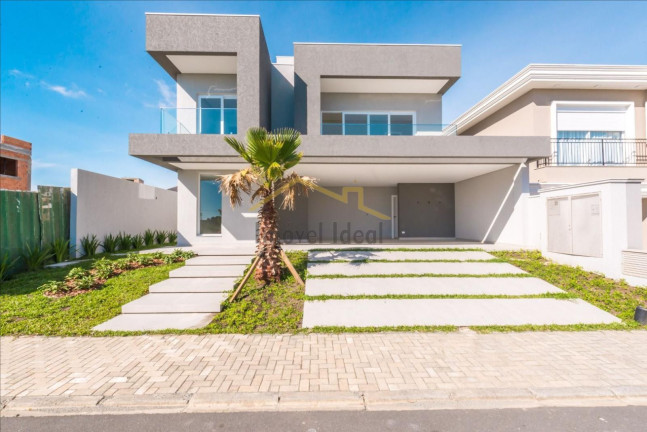 Casa com 4 Quartos à Venda, 318 m² em São Braz - Curitiba